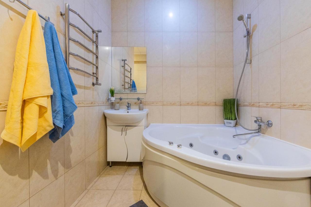 2К Квартира На Шота Руставелі, Бессарабка Kiew Exterior foto